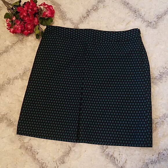 LOFT Professional Single Pleat Pencil Skirt - Picture 7 of 11